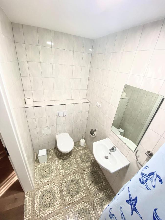Single Room Bathroom,1252771411:JPEG